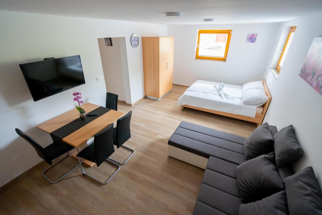 Pjagodic Apartments & Wellness แซเคลียนาโกเรนสเคม ภายนอก รูปภาพ