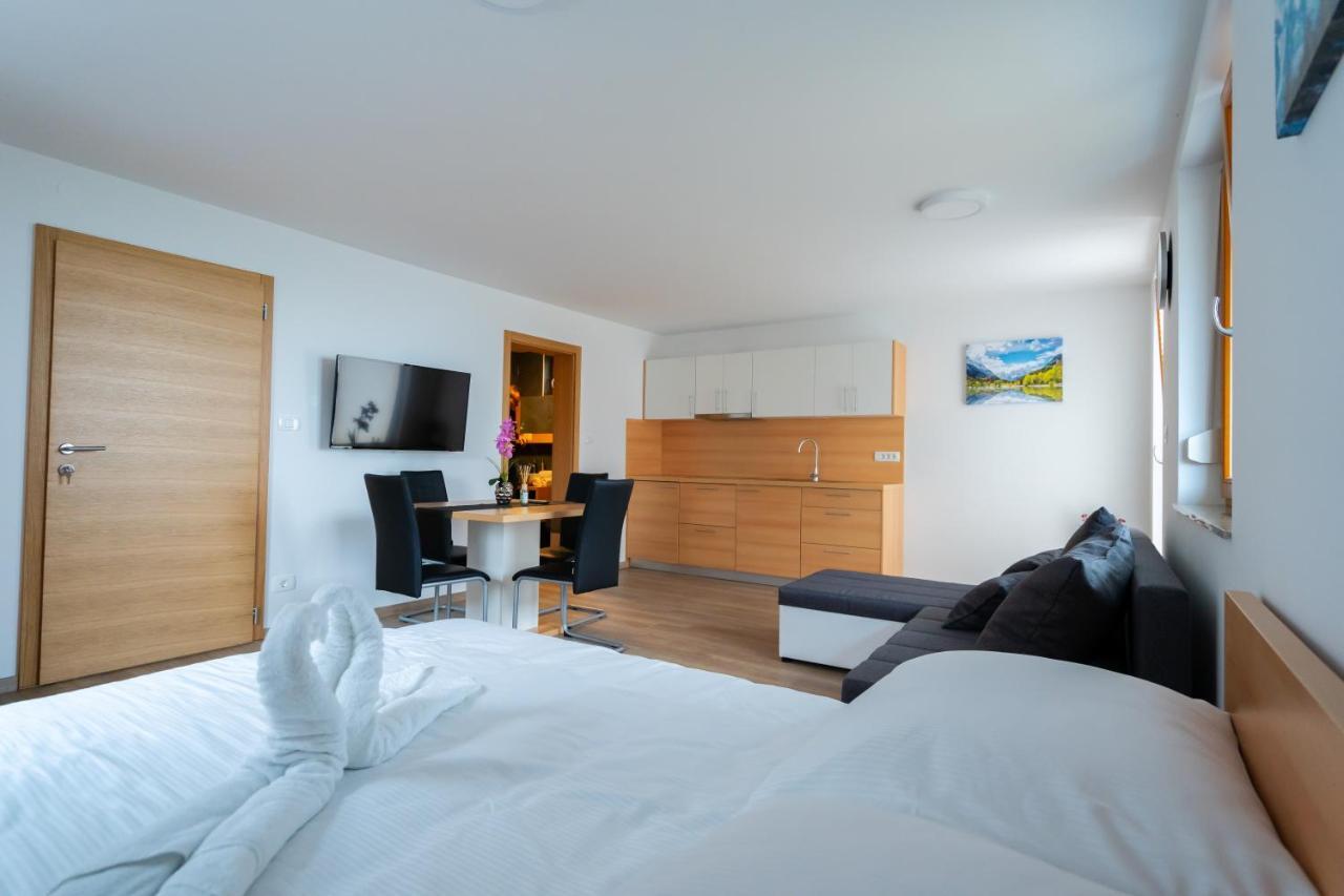 Pjagodic Apartments & Wellness แซเคลียนาโกเรนสเคม ภายนอก รูปภาพ