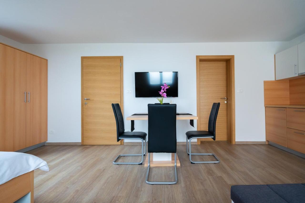 Pjagodic Apartments & Wellness แซเคลียนาโกเรนสเคม ภายนอก รูปภาพ